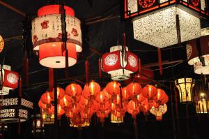 新鄉(xiāng)市宏達(dá)振動(dòng)設(shè)備有限責(zé)任公司祝新老客戶(hù)元宵節(jié)快樂(lè)